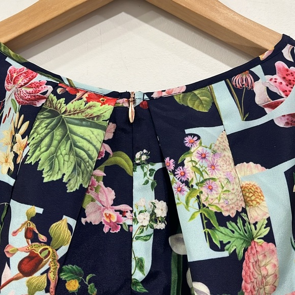 Baker by Ted Baker Short Sleeve Blouse Floral Navy Blue Back Zipper size 12 - Picture 6 of 11
